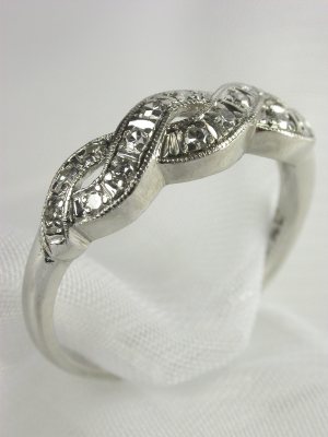 Vintage 1950s Antique Diamond Wedding Ring Vintage 1950s Antique Diamond Wedding Ring