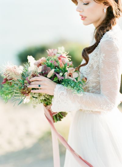 Vintage jewelry and dreamy glamour create a Hawaii-inspired wedding spectacular