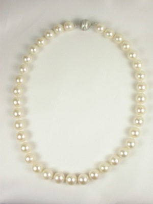 Classic Pearl Necklace