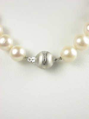 Classic Pearl Necklace