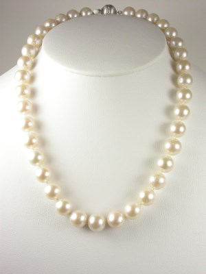 Classic Pearl Necklace