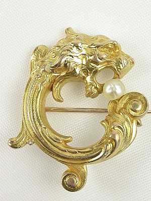 Late Victorian Antique Pin