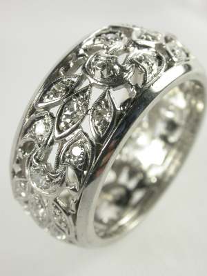 1940s Platinum Eternity Band with Leaf Motif