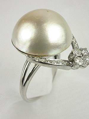 1950s Mabe Pearl and Diamond Antique Ring