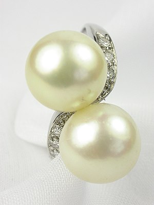 Vintage Engagement Ring with Pearls