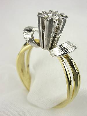 Retro Diamond Engagement Ring