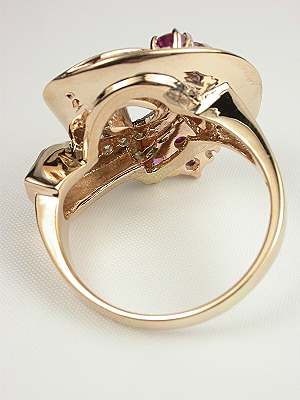 Vintage Retro Ring in Rose Gold with Rubies