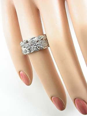 Vintage Wedding Ring with Leaf and Ribbon Design