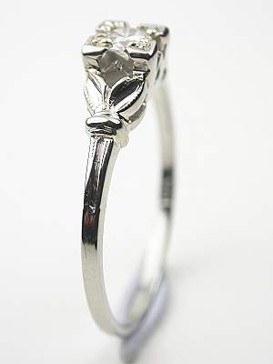 Classic 1930s Vintage Ring with Leaf Motif