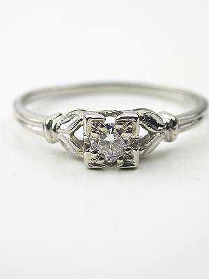 Classic 1930s Vintage Ring with Leaf Motif