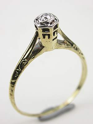 Vintage Diamond Engagement Ring in Yellow Gold