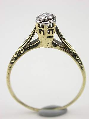 Vintage Diamond Engagement Ring in Yellow Gold