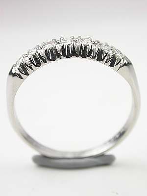 Antique Diamond Wedding Ring in Platinum