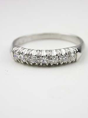 Antique Diamond Wedding Ring in Platinum