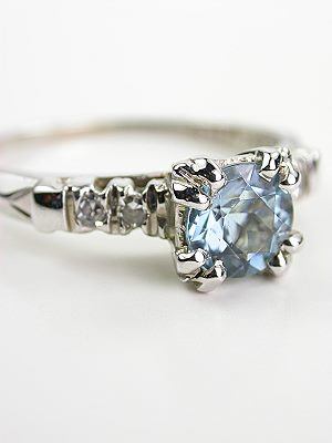 Vintage Aquamarine Ring with Split Prong Design