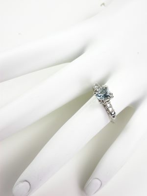 Vintage Aquamarine Ring with Split Prong Design