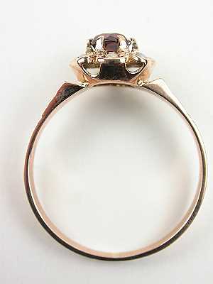 Victorian Antique Ring with Garnet and Pearls