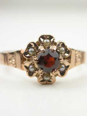 Victorian Antique Ring with Garnet and Pearls