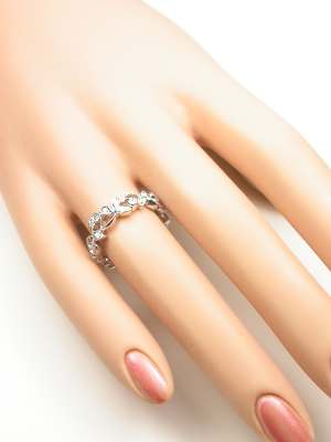 Diamond Wedding Ring with Vine and Leaf Motif