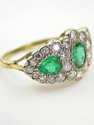 Antique Emerald Ring with Scalloped Design