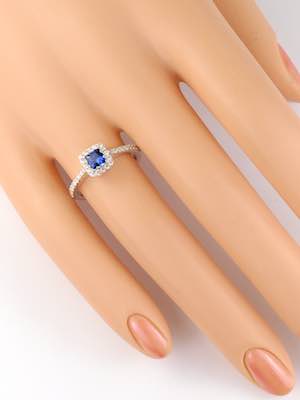 Vintage Style Engagement Ring with Blue Sapphire